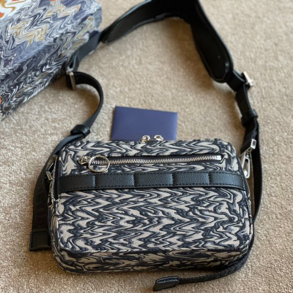 

luxurys designers bags handbag women shoulder bag famous brand high quanlity men and womam chest bagss letter print