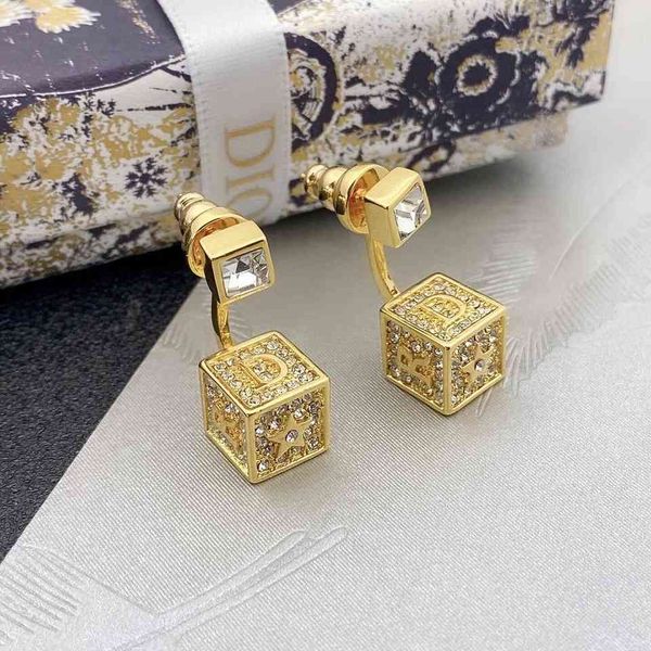 

2021 new designer classic suit dice square earrings for women, Golden