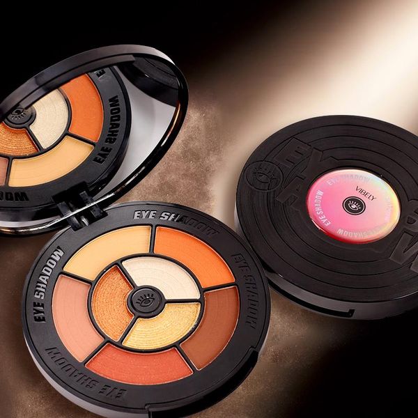 

eye shadow 8 color palette matte pearl glitter powder earth retro film makeup cosmetics tslm1