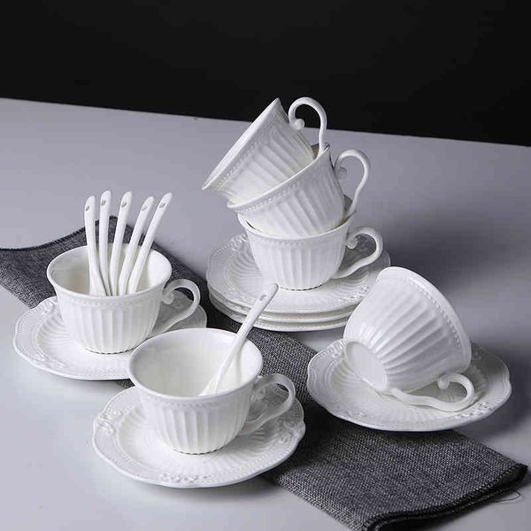 Piattino per tazza da caffè europeo con cucchiaio Set Tazza da tè bianco Cena Tazze da latte Latte Utensile da sposa Kubek Prodotti per la casa DF50BD