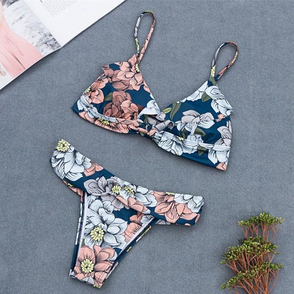 

women's swimwear flower printed spaghetti strap padded low waist women bikini set, White;black