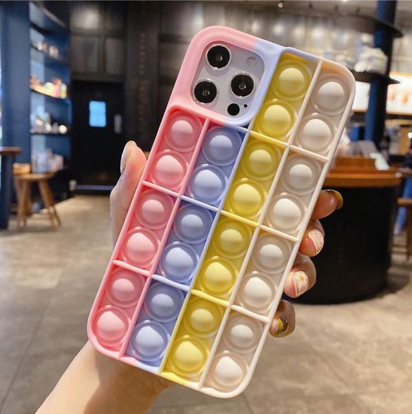 Action Toy Fidget Case Custodie per telefoni in silicone con decompressione 3D uniche per Iphone 13 12 Mini Pro 11 XR XS MAX X 10 8 7 Plus Giocattoli Cover per cellulare in silicone