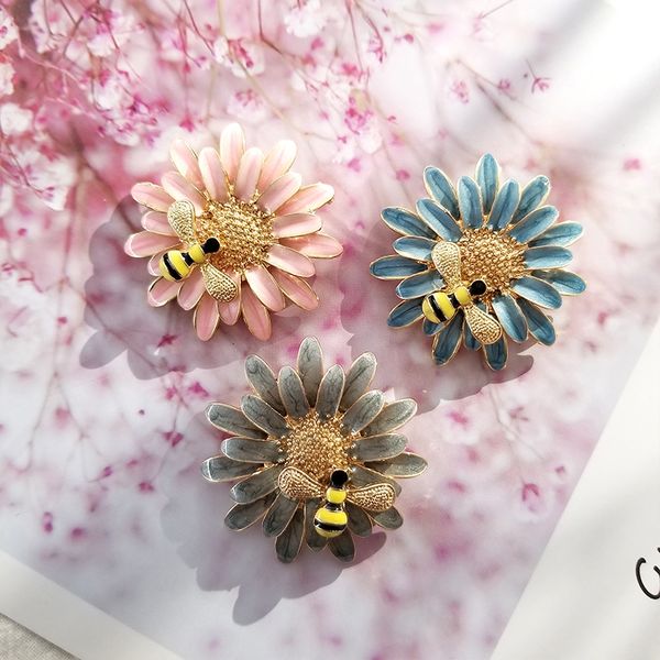 

bee flower enamel brooches pin for women fashion dress coat shirt demin metal funny brooch pins badges promotion gift 2021 new design, Gray