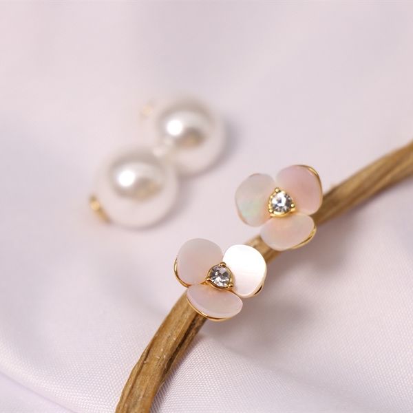 

k series fresh brass mother shell flower glass pearl earrings, Black