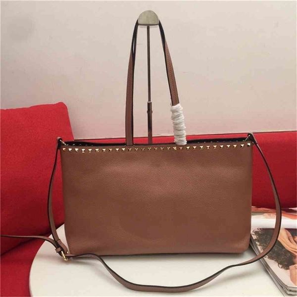 

women luxurys designers bags 2021 fashionable rivet large capacity shopping single calfskin on th designer handbag handbags totes crossbody