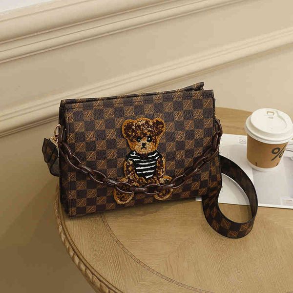 

2022 factory wholesale new creative new bear one shoulder women's bag old flower letter printing lattice chain postman oblique cross ar