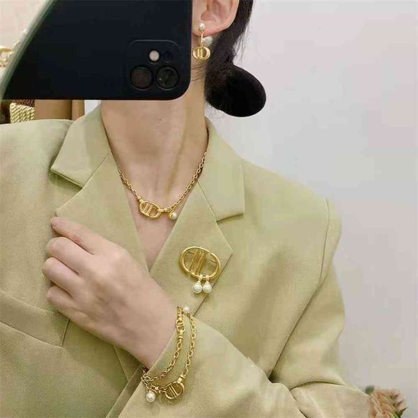 

2021 luxury designer jewelry early spring 2021 new baby same pearl earrings brass 925 silver needle