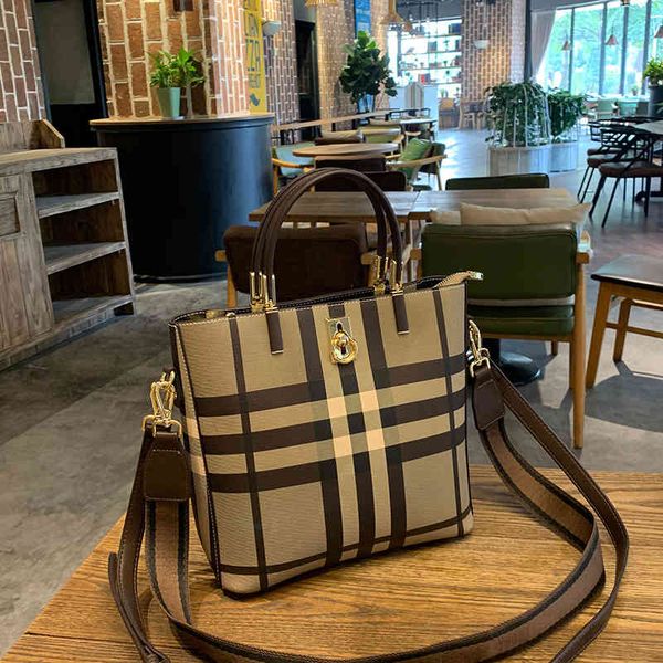 

handbag hong kong leather bag women's 2021 lattice portable tote wide shoulder strap single slung bucket, Black;red