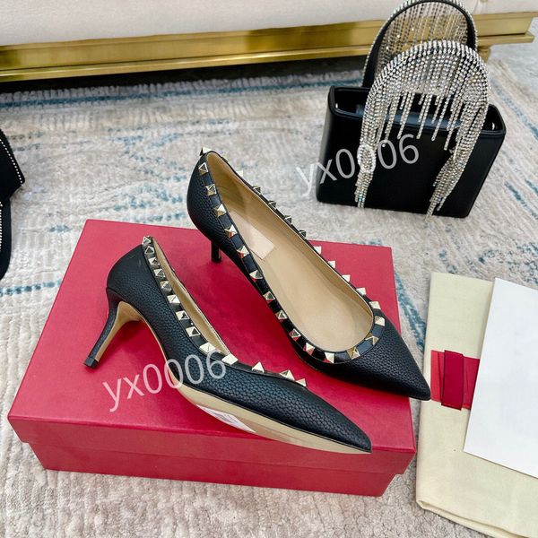 

red bottoms shoes low 35-42 cut fashion platform sneakers spikes loafers graffiti suede leather flats mens trainers yh211209, Red;white