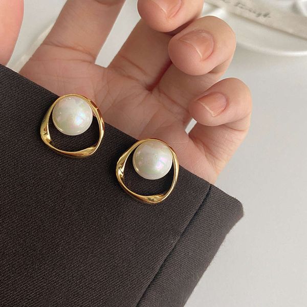 

fashion small pearl earrings temperament simple triangle