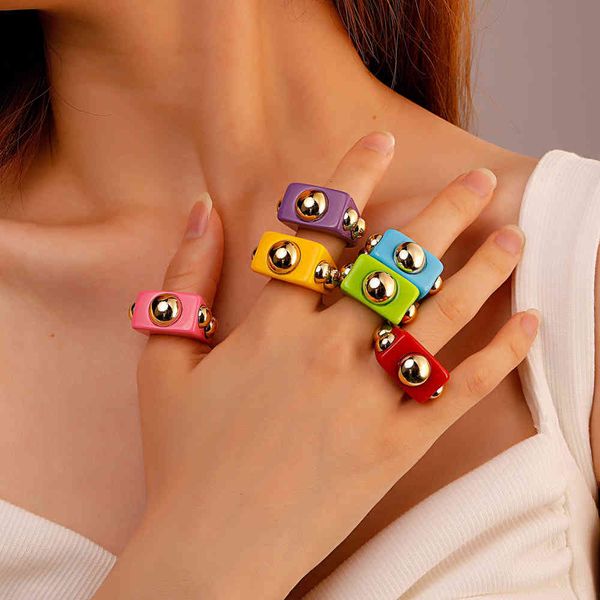 

ring geometric resin is the same as elegant acrylic couple, Silver