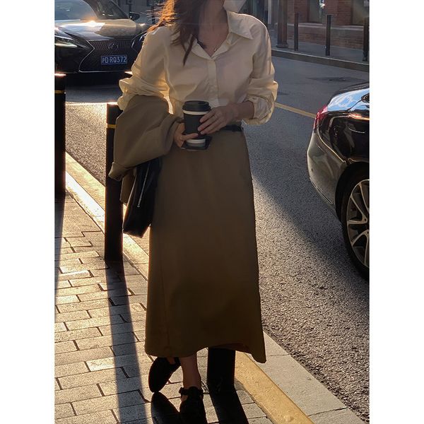

skirts [daihe] the korean version in autumn 2021 is loose versatile. it's a solid color for women's medium and long a-line skirt, Black