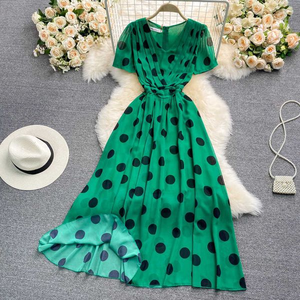 Vermelho / verde bolinhas vestido longo mulheres vintage vintage v-pescoço de manga curta cintura alta drapejado vestidos elegante grande balanço praia robe 2021 y0603