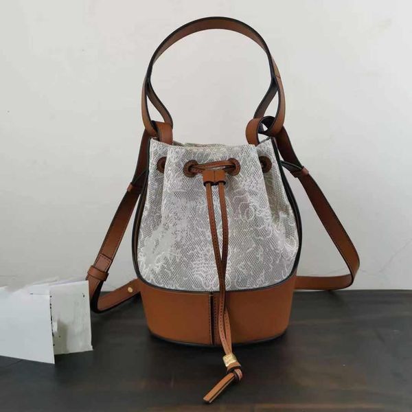 

women designers bags 2021 handbag embroidered shoulder crossbody portable genuine leather fashion shopping tote handbags bucket bag (18*13*2