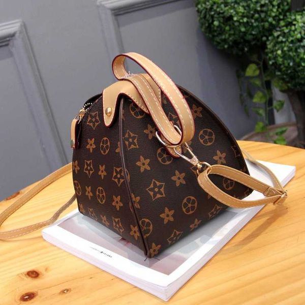 

kids handbags mini purse tote bags fashion single shoulder bag designer pu triangle bags tide outdoor leisure for children girls handbag 3co, Black