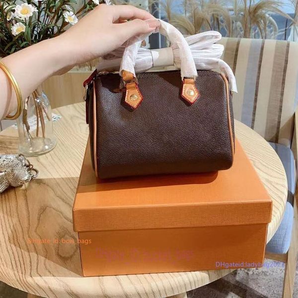 

2021 lady pillow bags cross body shoulder fashion four sizes wallets luxurys designers plain popular coin purse zipper famous casual pu wome, Red;black