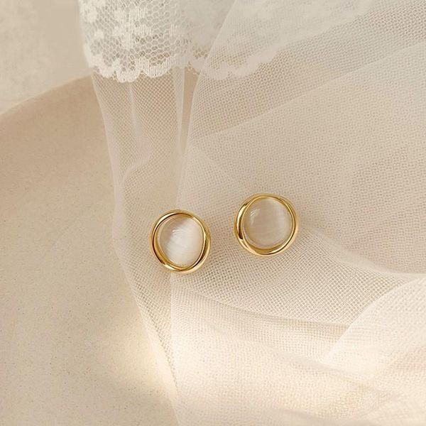 

fashion sweet shiny rhinestone senior women earrings small contracted geometric circular hollow metal stud, Golden;silver