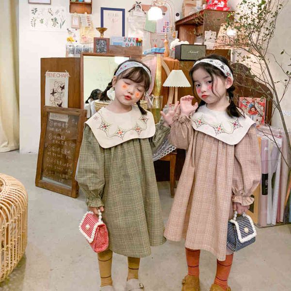 

korean style spring retro embroidery plaid dress for girls cotton big turn-down collar long sleeve dresses 210508, Red;yellow