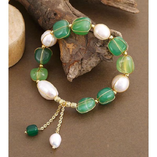 

beaded, strands specializes in cross-border jade bracelets, Black