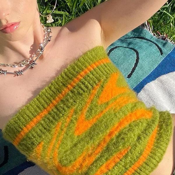 

women's t-shirt woolen vest, short abstract corrugated neckline, wrapped chest, bottoming green, White