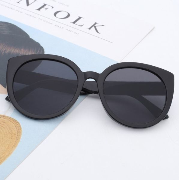 

retro simple sunglasses for men women in europe and america, White;black