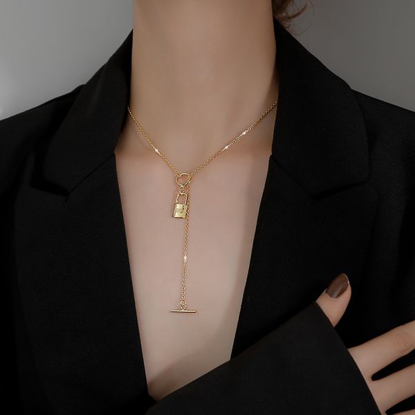 

silver necklace lock female niche design feeling necklace necklace wind collarbone chain new web celebrity