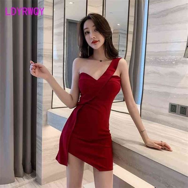 Ldyrwqy estilo moda temperamento noite mostra baixo corte v-pescoço slim saco quadril sexy vestido escritório senhora bainha 210416