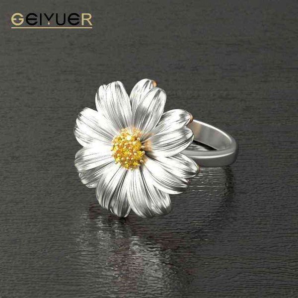 

decoration with daisies rings new sunflower for women jewelry two-color small daisy gold silver fashion trend ring accessories g1125, Slivery;golden