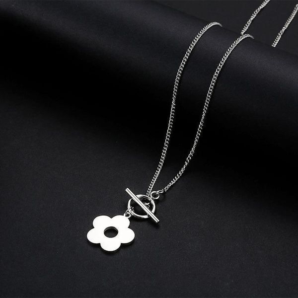 

chains harajuku cool stainless steel spider pendant necklace female trendy niche titanium clavicle chain wholesale, Silver
