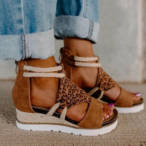 Sandálias Sapatos de Verão Feminino Feminino Salto de Cunha Leopardo Dedo Aberto Sapatos Casuais Feminino Estilo Romano Plus Size 2021 Moda