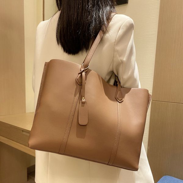 

hand 2020 new single shoulder tote large capacity niche design leather hand women's bag soft leather tide 6253