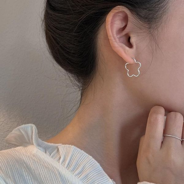 

dangle & chandelier simple women korean hollow out flower hanging earrings 2021 trend sweet piercing charms for party jewelry arete, Silver