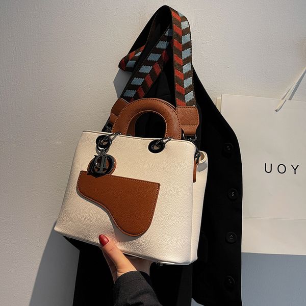 

dai fei bag 2021 autumn winter new fashion women's simple womanly temperament one shoulder portable messenger wide strap