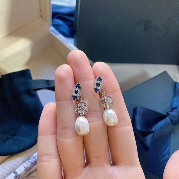 

design jewelry eyes, pearl earrings, female earrings 21 years, new tiktok, red tone of temperament network, Golden