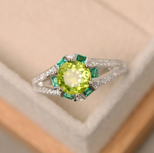 

cluster rings european and american retro noble temperament snowflake s925 sterling silver material olive emerald ring female hand jewelry, Golden;silver