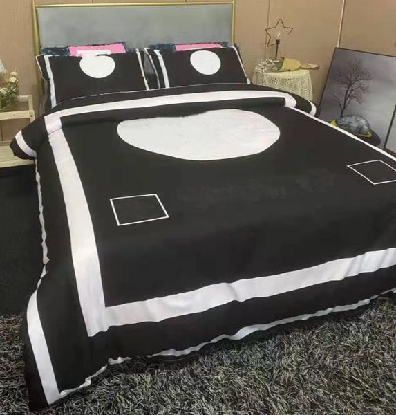 Conjuntos de cama de algodão 4pcs confortável designer carta tira impressão roupa de cama fronha lençol adulto macio queen size consolador c333q