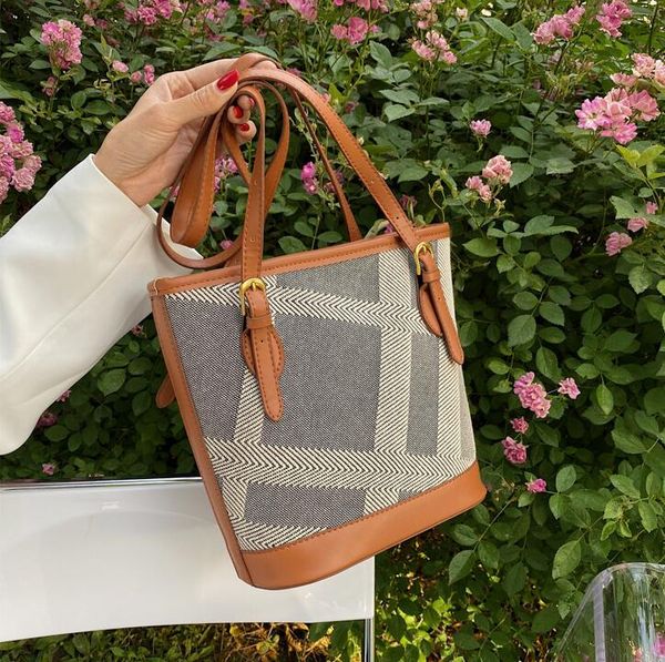 

factory wholesale women leather shoulder bags simple large plaid bucket bag comfortable joker canvas slung handbag street trend striped hand, Black;red