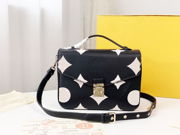 

2021 fashion designers women handbags luxurys lady shoulder bags leather messenger bag classic flowers crossbody purses chains plaid totes m