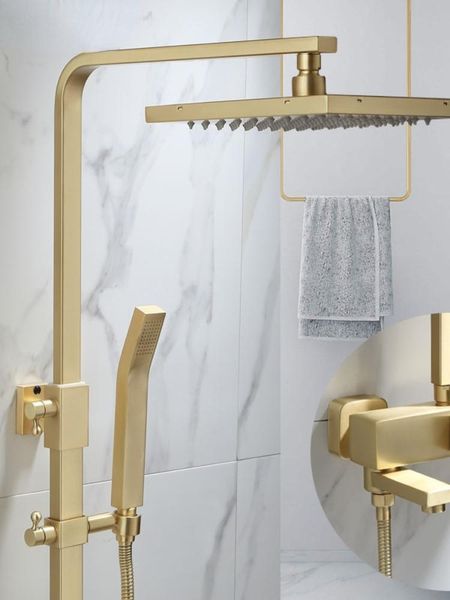 Set doccia da bagno Quadrato in oro spazzolato nordico Set di lusso semplice e leggero in stile dorato freddo
