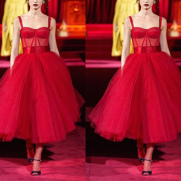 Abiti vintage per ballo rosso con cinghie tulle a una linea illusione top su misura fatta taglie da celebrità da ballo da ballo da ballo formale usura vestido