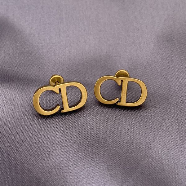 

2021 new designer temperament letter earrings female fashion versatile net red, Golden