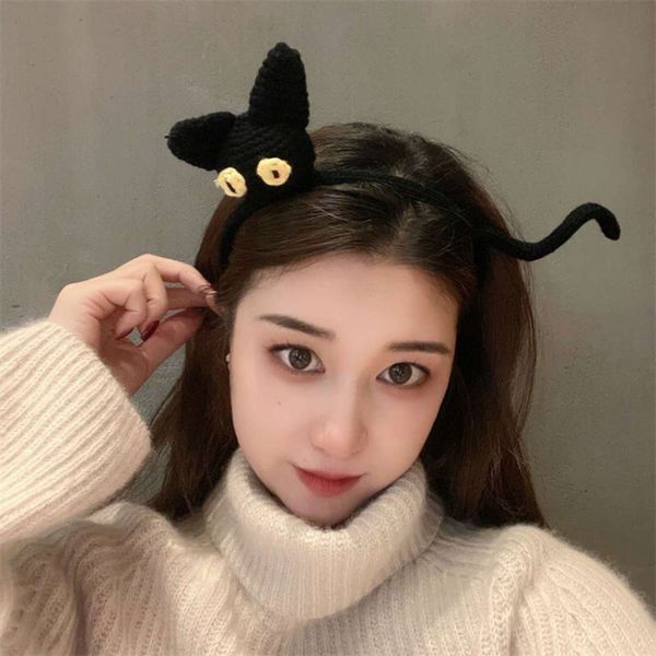 

female knitted version witch house black washes her face goes, Black;brown