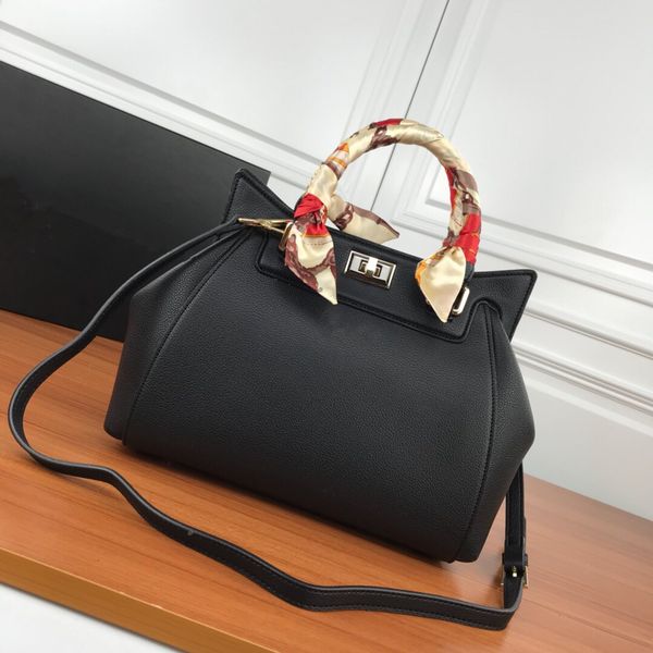 

2021 ladies black leather totes designer large capacity retro fashion unique waterproof messenger bag