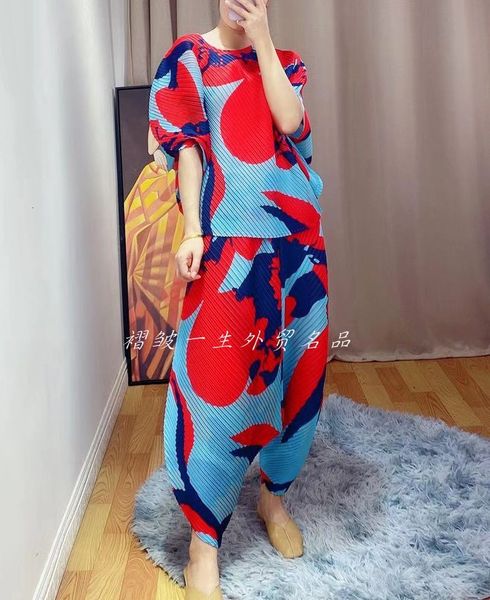 

dresses miyake fold short sleeve o-neck t-shirt + ankle-length pants geometric print two-piece outfit, White
