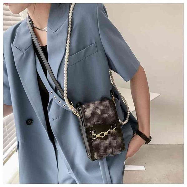 

french small female 2021 new pearl chain one shoulder messenger mobile phone bag