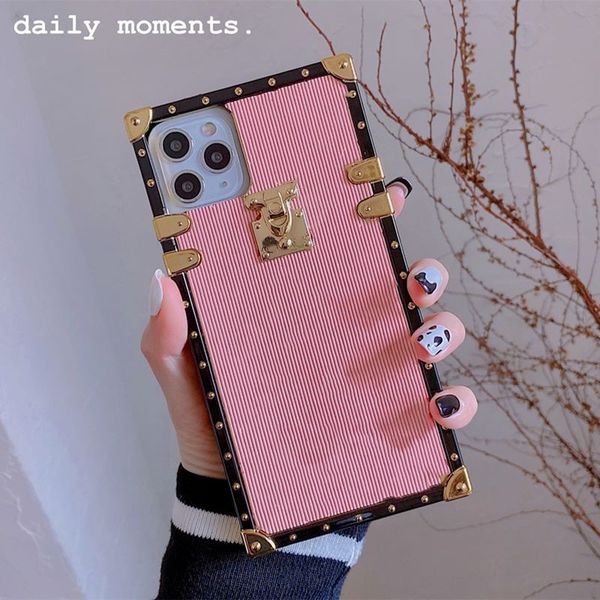 

for iphone 11 12 13 pro max xs xr xsmax 7 8 plus phone cases deluxe fashion paris show embossed leather designer cellphone cover