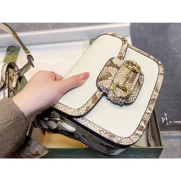 

women luxurys designers bags 2021 designer handbags multi pochette crossbody bag zhouzhoubao123 louisbags_18 hanghhangbag retro saddle messe