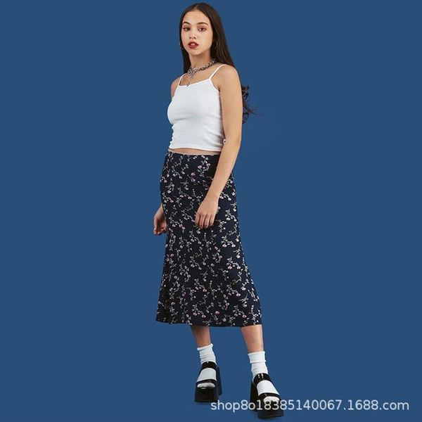 

midi length floral with women skirts lace trim at the waist,hidden zipper on side seam closure, Black