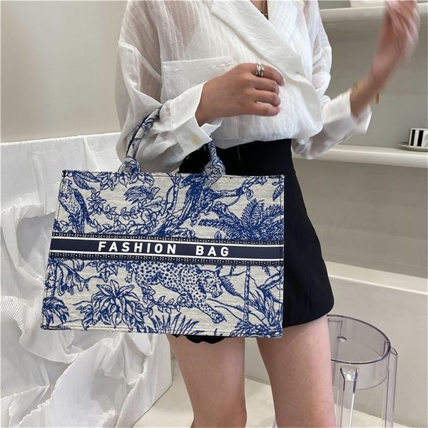 

designer sale personality 2022 new fashion large capacity foreign style single shoulder bag women's simple summer printed handbag yf9c