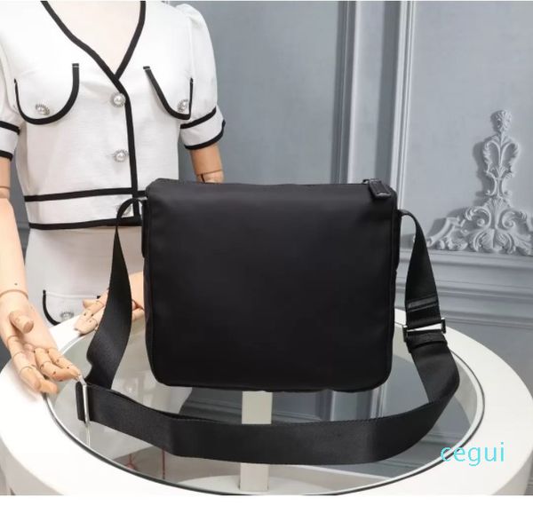 

messenger bag for men and women fashion designer